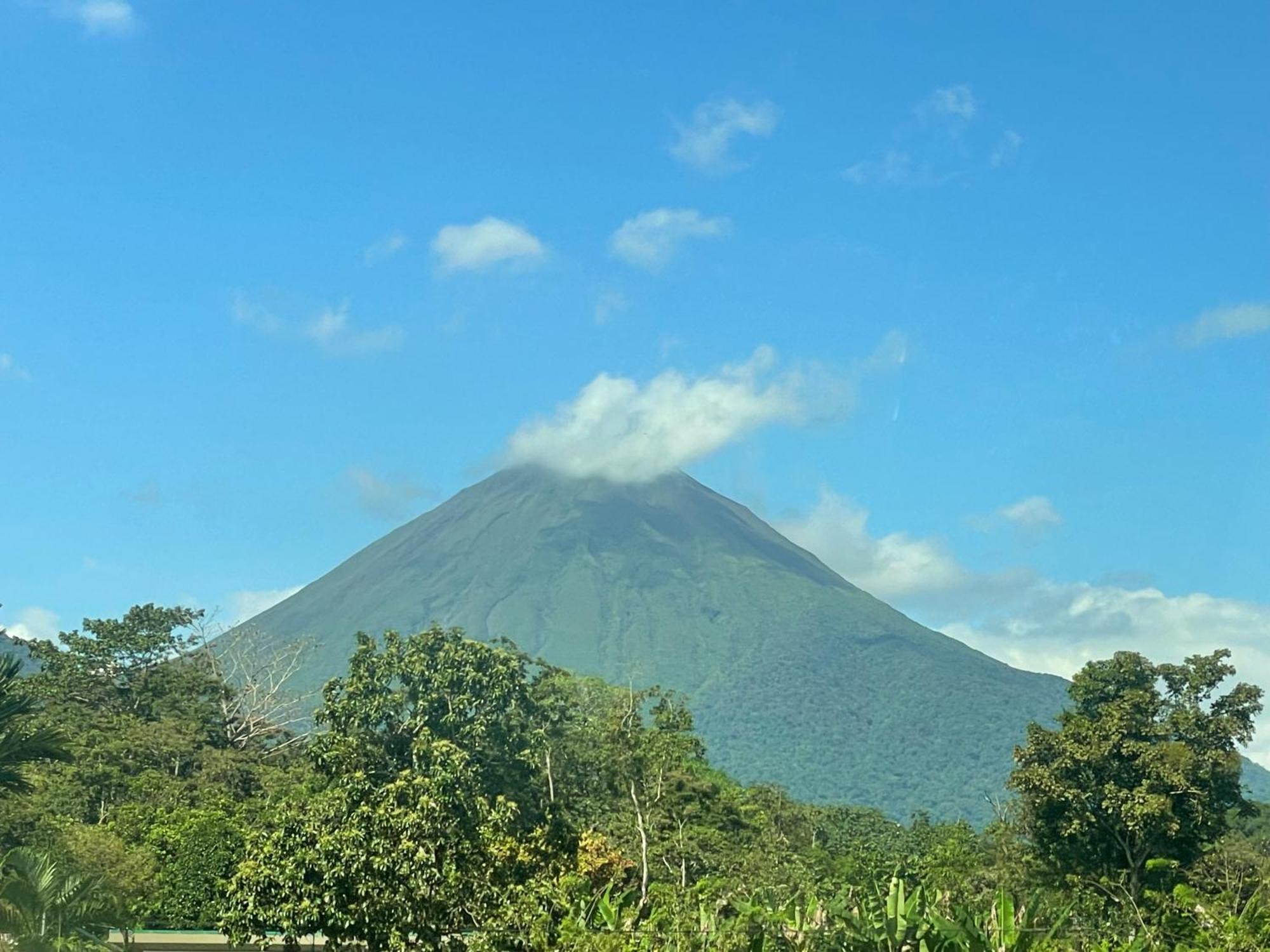 Hotel Tierra De Volcanes La Fortuna Exterior photo