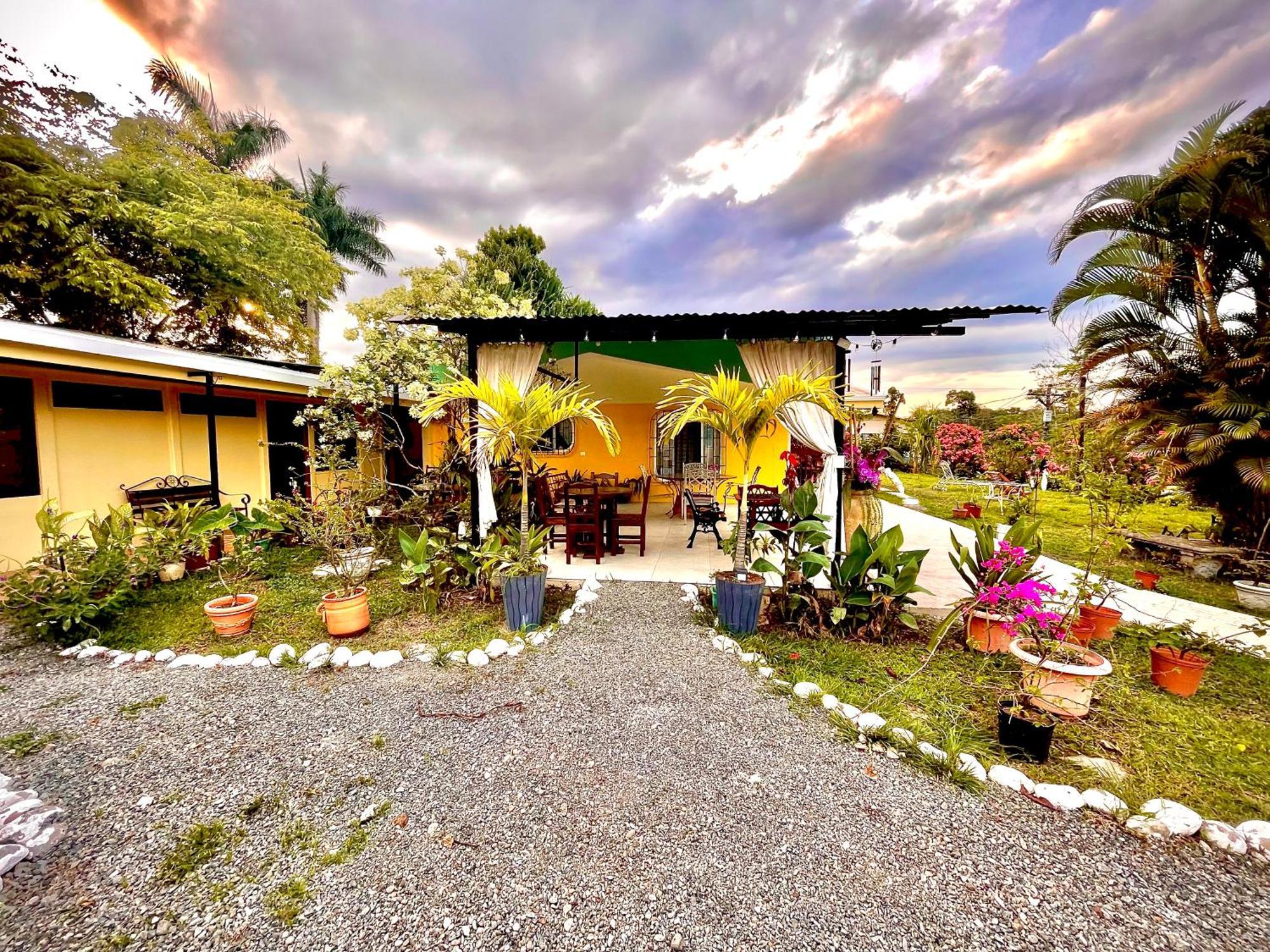Hotel Tierra De Volcanes La Fortuna Exterior photo