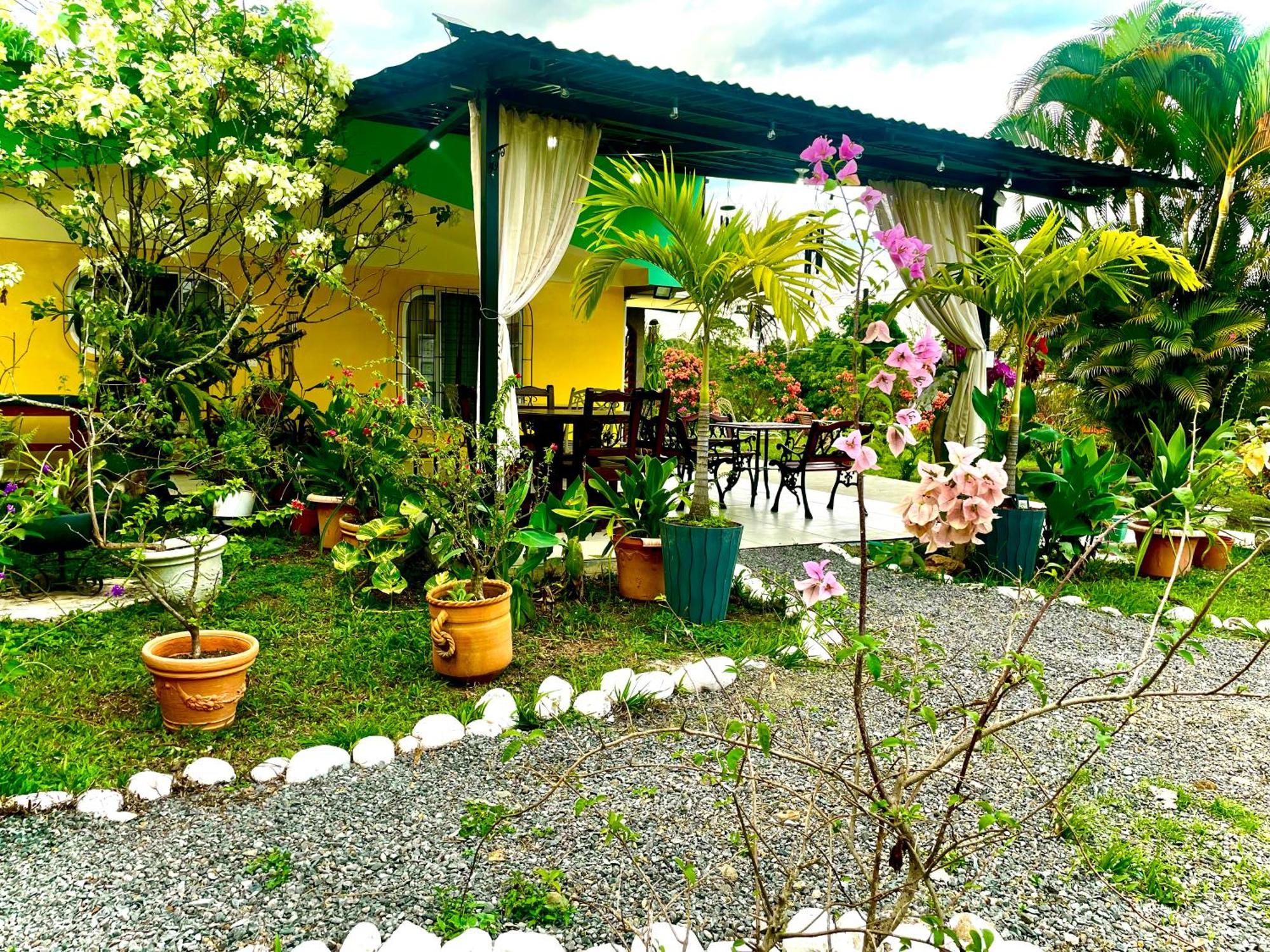 Hotel Tierra De Volcanes La Fortuna Exterior photo