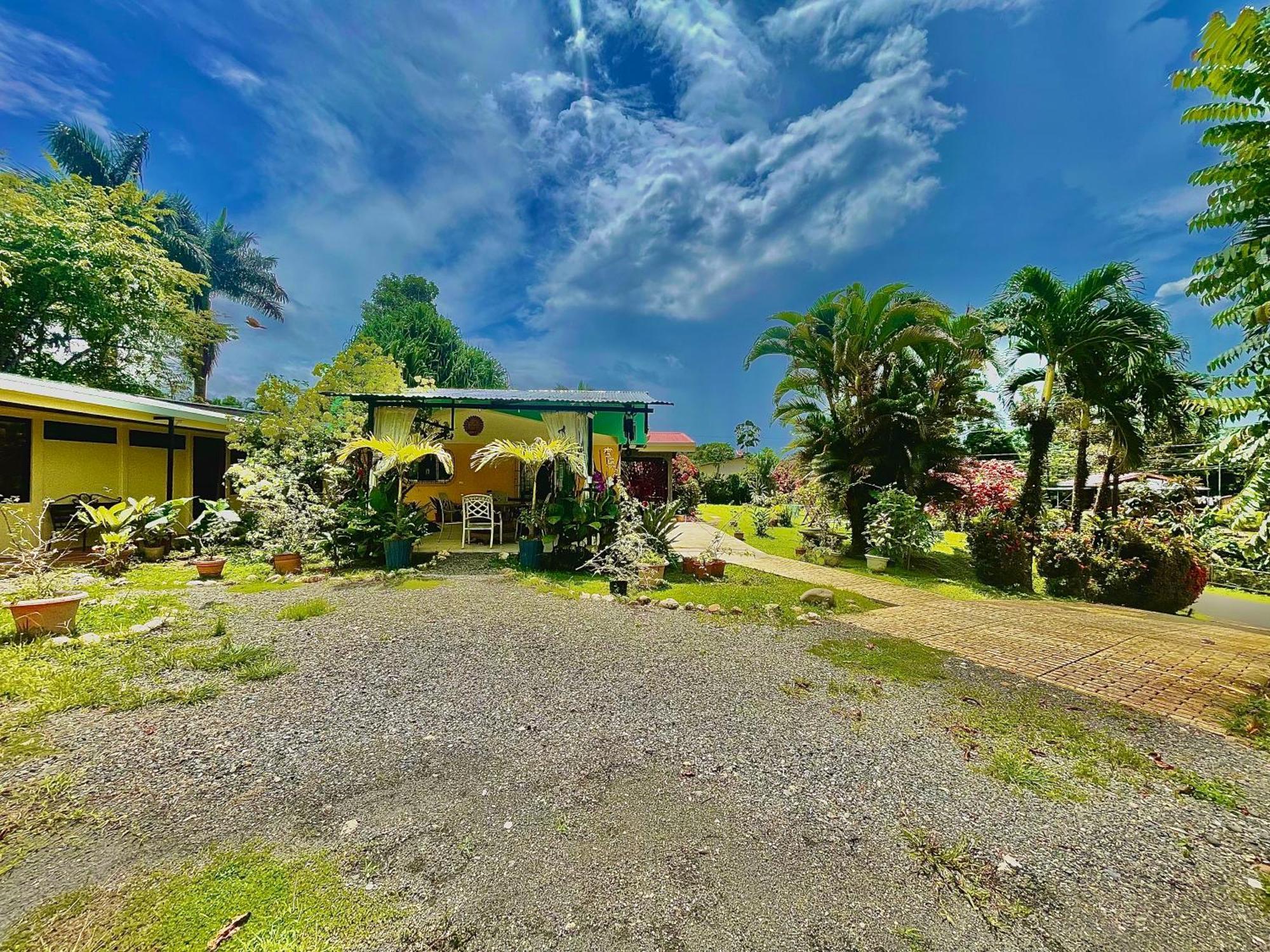 Hotel Tierra De Volcanes La Fortuna Exterior photo
