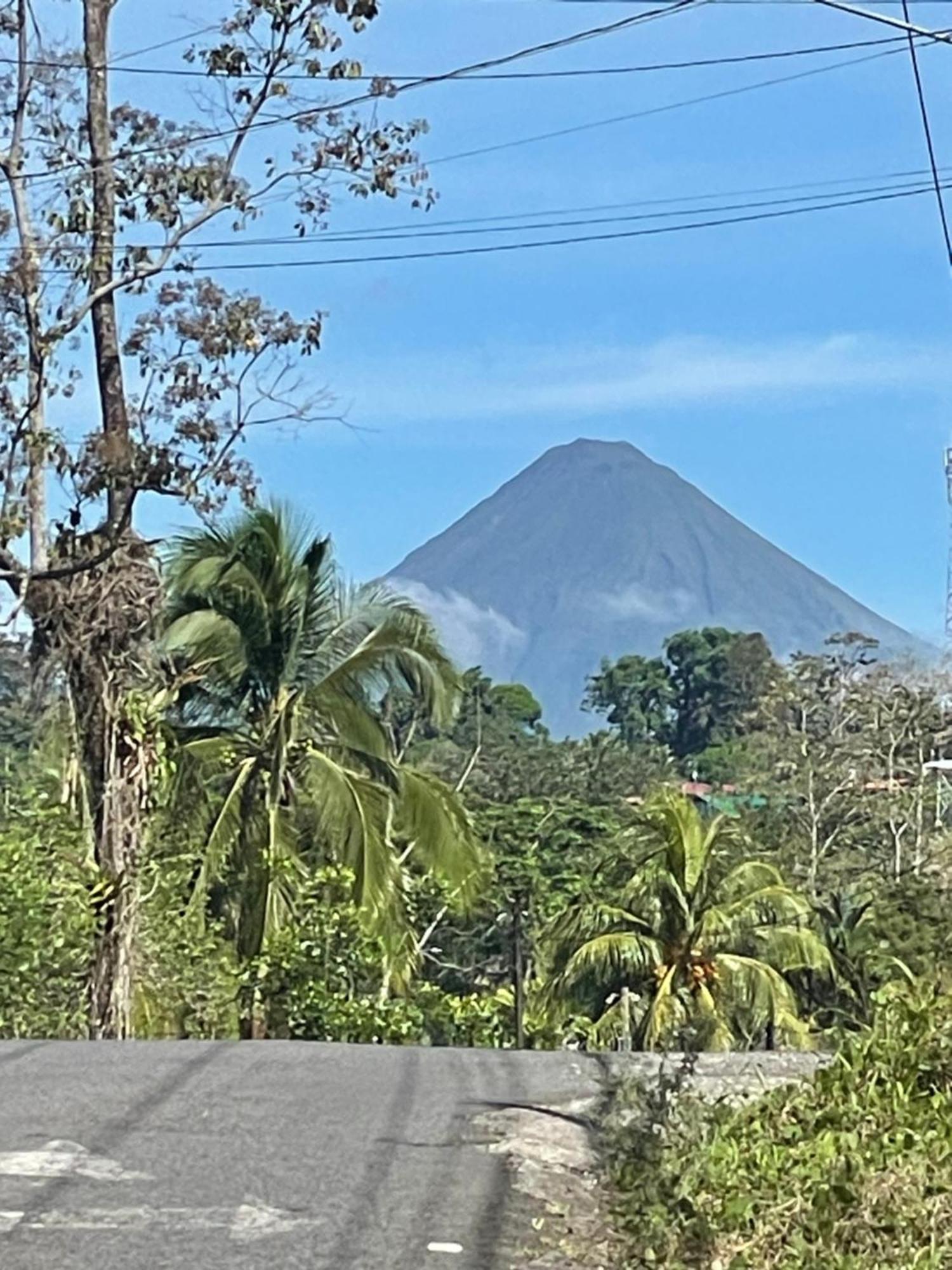 Hotel Tierra De Volcanes La Fortuna Exterior photo